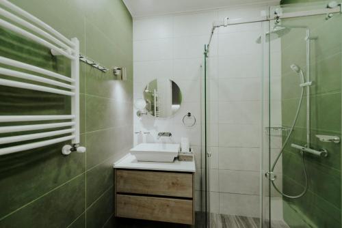 Koupelna v ubytování Skyline Luxury Suites