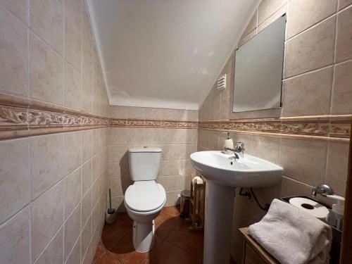 a bathroom with a toilet and a sink at Villa Balsa in Tavira
