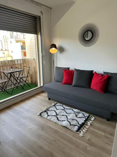 10 minutes walk from the beautiful Eiffel Tower