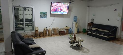 Televisyen dan/atau pusat hiburan di Hotel el CRISTAL Muzo