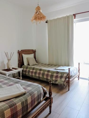a bedroom with two beds and a window at Casa bohé Casilda in Casilda