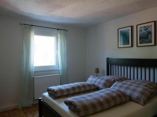 Voodi või voodid majutusasutuse Holiday apartment Uhu in the house on linden tree toas