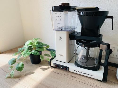 Příslušenství pro přípravu čaje a kávy v ubytování Am Schloss Wolkenstein, 75m2, 2BR, Babybett