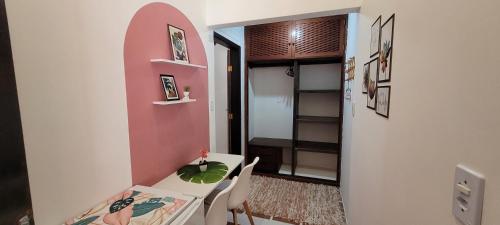 a small room with a table and chairs and a mirror at Aldeia Ubatuba in Ubatuba