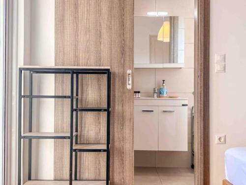 Light & Ample Flat near Glyfada Center