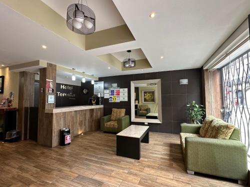 a waiting room with two chairs and a counter at Hotel Teresita in Puebla