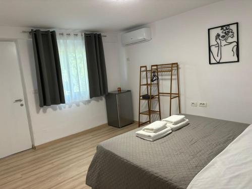 Ein Bett oder Betten in einem Zimmer der Unterkunft Honey Hill Villa