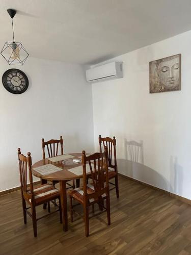 Foto de la galeria de Tranquil Lakehouse a Shkodër