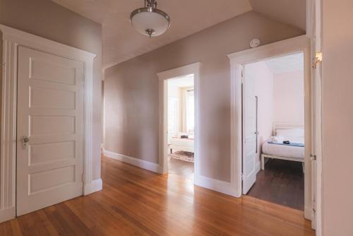 Φωτογραφία από το άλμπουμ του Boston 3BD-Walk to Train station-Beach-Near Airport σε Revere