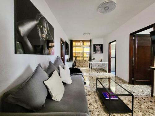 Affordable holiday accommodation for large families and groups at Las Canteras beach with 3 Bedrooms and Free Parking