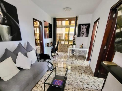 Affordable holiday accommodation for large families and groups at Las Canteras beach with 3 Bedrooms and Free Parking
