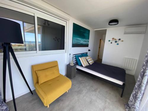 T3 Confort avec Clim et Wifi, Terrasse, 300m Commerces, Plage à Proximité, Parking Privé