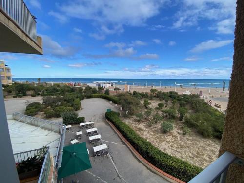 T3 Confort avec Clim et Wifi, Terrasse, 300m Commerces, Plage à Proximité, Parking Privé