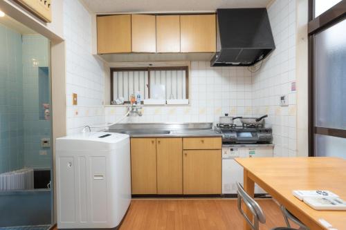Kamitagata House in Nakano Sleeps 7Just Steps from Araiyakushi-Mae Station