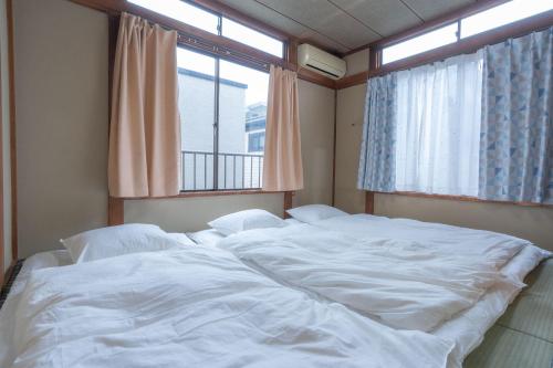Kamitagata House in Nakano Sleeps 7Just Steps from Araiyakushi-Mae Station