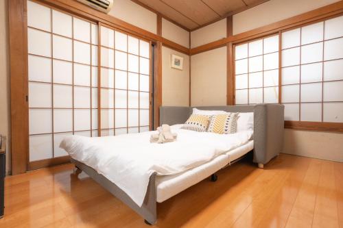 Kamitagata House in Nakano Sleeps 7Just Steps from Araiyakushi-Mae Station