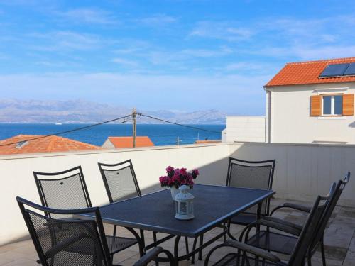 Apartment Perina - Comfort Two Bedroom Apartment with Terrace and Sea View