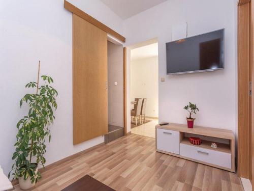 Apartment with swimming pool and 2 rooms