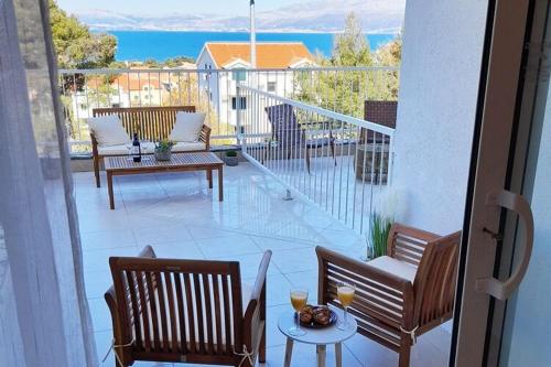 Apartment Sunflower - Two bedroom apartment with Terrace and Sea View