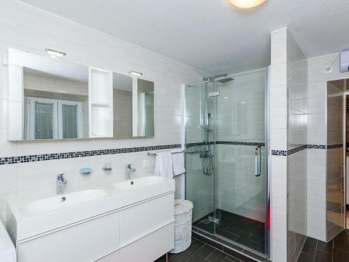 Holiday Home Avantgarde - Two Bedroom Holiday Home with Terrace and Sea View