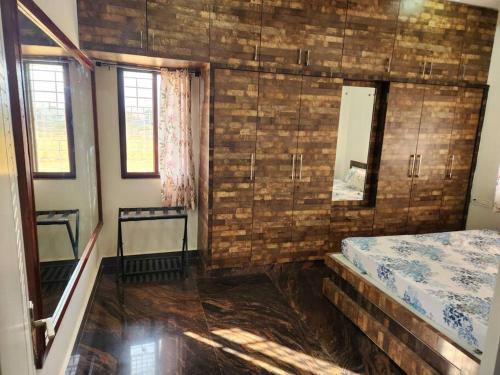 Postel nebo postele na pokoji v ubytování Hampi Premium Homestay with Cook