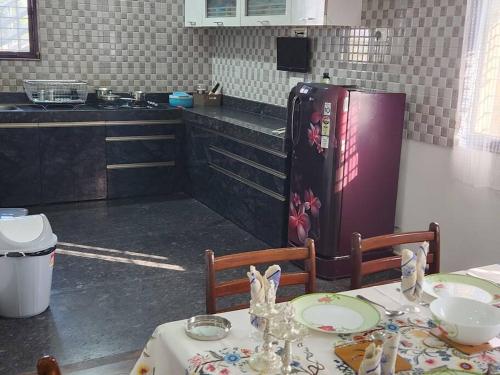 Kuchyň nebo kuchyňský kout v ubytování Hampi Premium Homestay with Cook
