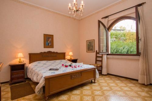 Daller Bianca Apartment by Wonderful Italy tesisinde bir odada yatak veya yataklar