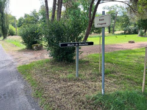 Κήπος έξω από το Le moulin de Masseilles