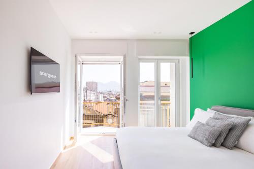 At Twenty-One - New Apt EXCLUSIVE PANORAMIC Views!