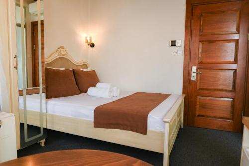 Postel nebo postele na pokoji v ubytování Galata Dream Hotel