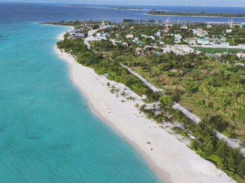 an aerial view of a beach in the ocean at Oi Beach in Maamigili