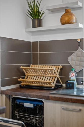 Dapur atau dapur kecil di Wooden Touch Studio
