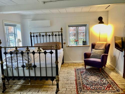 Gallery image of Den gamle skomager hytte ved slotssøen in Gråsten