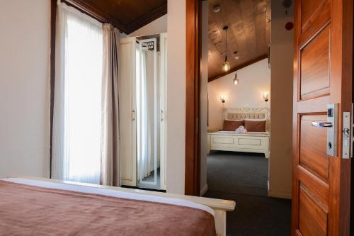 a bedroom with a bed and a room with a bed sqor at Galata Dream Hotel in Istanbul