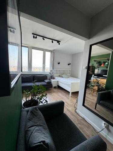 a living room with a couch and a mirror at Ostoja Metro Bródno Warszawa in Warsaw