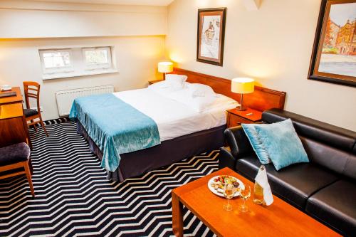 Ένα ή περισσότερα κρεβάτια σε δωμάτιο στο Hotel Senacki
