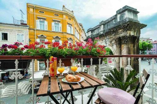 PortaAurea!Romantic balcony with a wonderful view