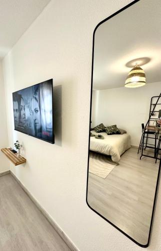 Studio Gare, Wi-Fi, Tram, Proche toutes commodités & 15 min des Plages