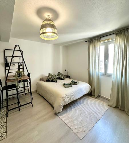 Studio Gare, Wi-Fi, Tram, Proche toutes commodités & 15 min des Plages