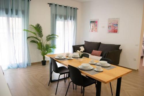 a living room with a table and a couch at Torneo 48 Suite in Seville