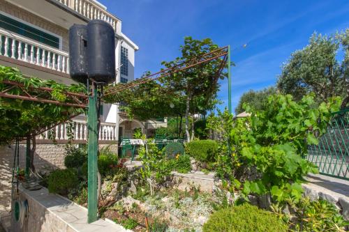 a garden in front of a house at Apartment Damir in Brodarica