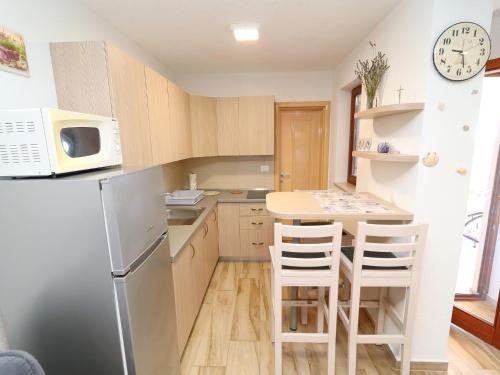 Seaside Apartments Hrka - Studio Apartment with Terrace and Sea View 3