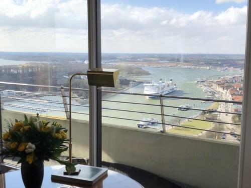a room with a window with a view of a river at Queen Mary Maritim Residenz Travemünde in Lübeck
