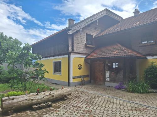 Ganzes Haus mit Almcharakter