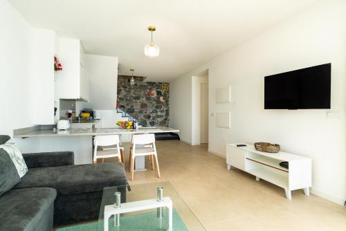 Mouras House, Arco da Calheta