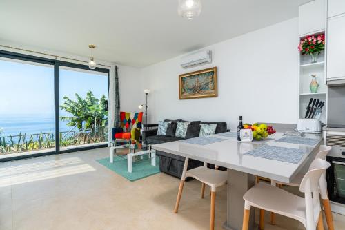 Mouras House, Arco da Calheta