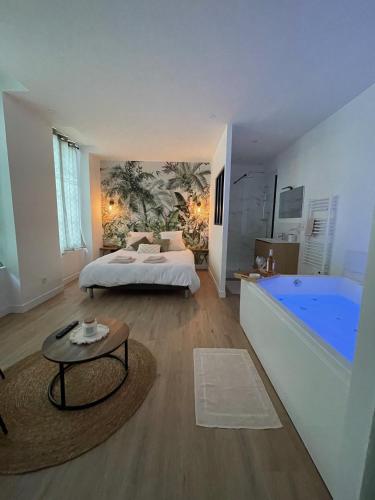 Le Duplex : Balneo, lit queen size