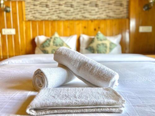The Rustic villa kasauliにあるベッド