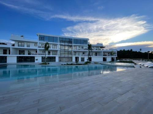an empty swimming pool in front of a building at Serenity Blue Las Terrenas in Las Terrenas