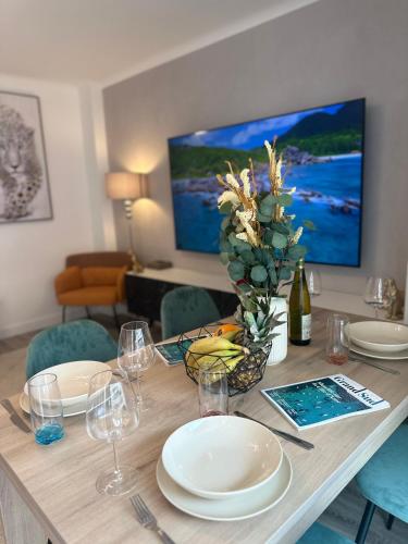 Premium 80sqm Apartment Opposite Martinez, Steps from Congress Center photo 53